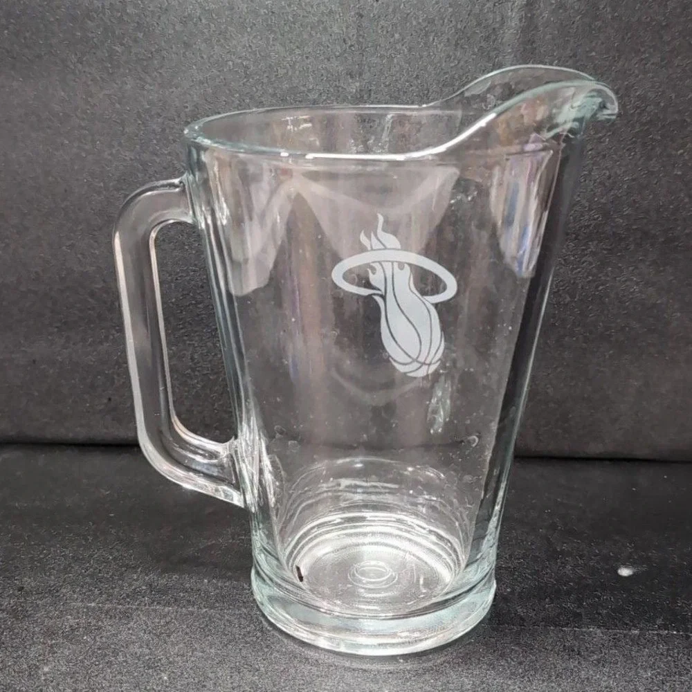 Miami Heat 64oz Beer Pitcher, NBA Licensed Glass Drink Jug,‎ Basketball Barware
